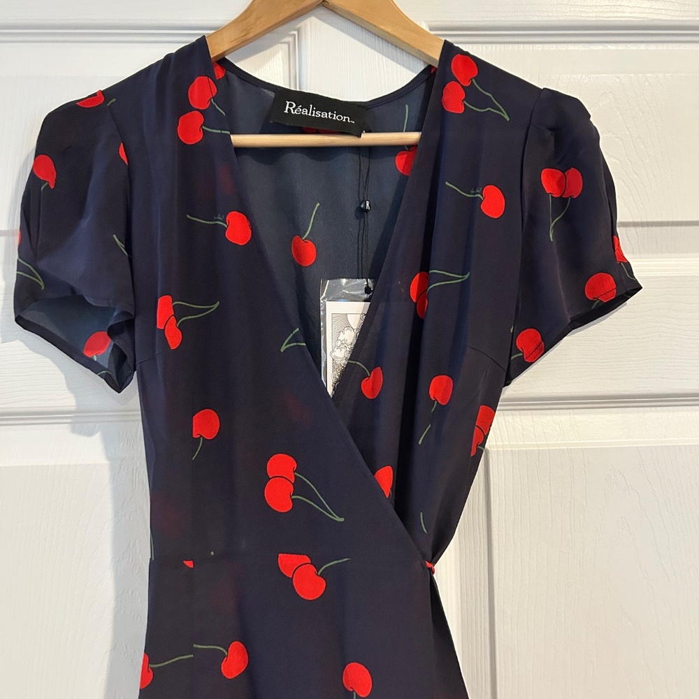 Realisation Par - The Teale dress in Wild Cherry - size M - 100% silk - NWT - Picture 6 of 11